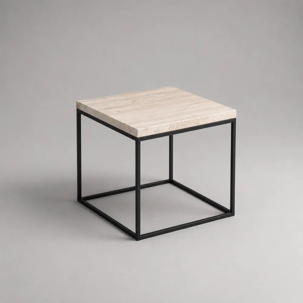 Quadratischer Couchtisch aus Travertin und pulverbeschichtetem Stahl, Beige/Schwarz, 50 × 50 × 50 cm