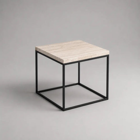 Quadratischer Couchtisch aus Travertin und pulverbeschichtetem Stahl, Beige/Schwarz, 50 × 50 × 50 cm