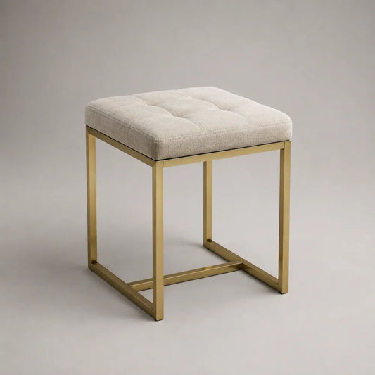 Quadratischer Polsterhocker mit Stoffbezug und Stahlgestell, Beige/Gold, 42 × 42 × 50 cm